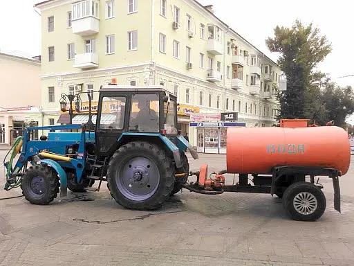 поливомоечная машина на базе трактора