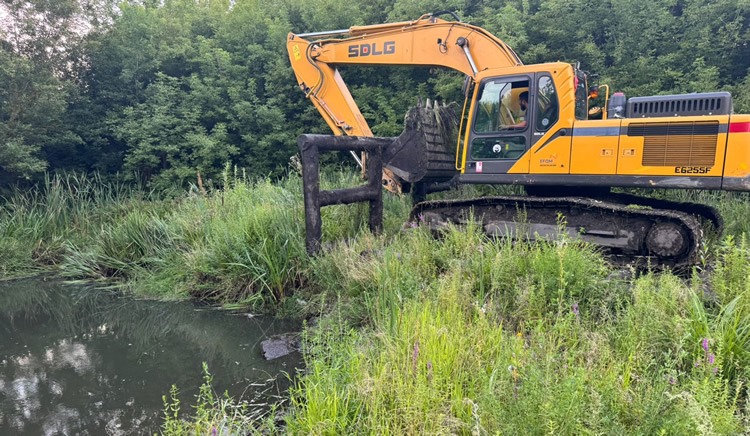 Очистка водоемов, рек и прудов в Туле экскаватором 8 расчистка водоема в Туле экскаватором